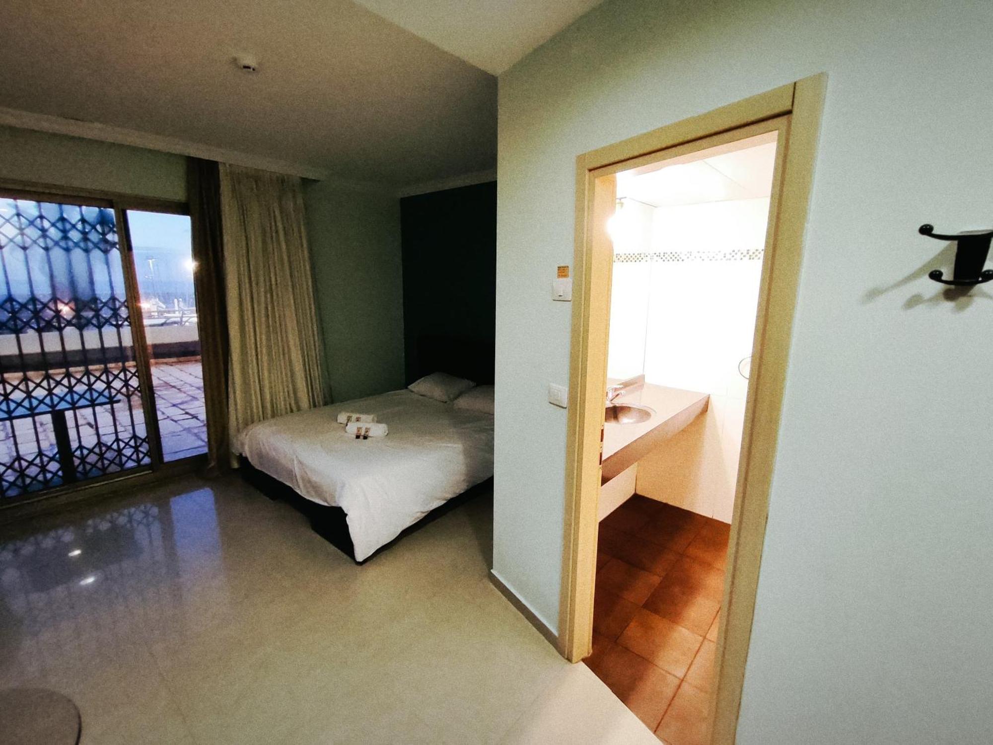 Marina Beach Hotel Tel Aviv Exterior photo