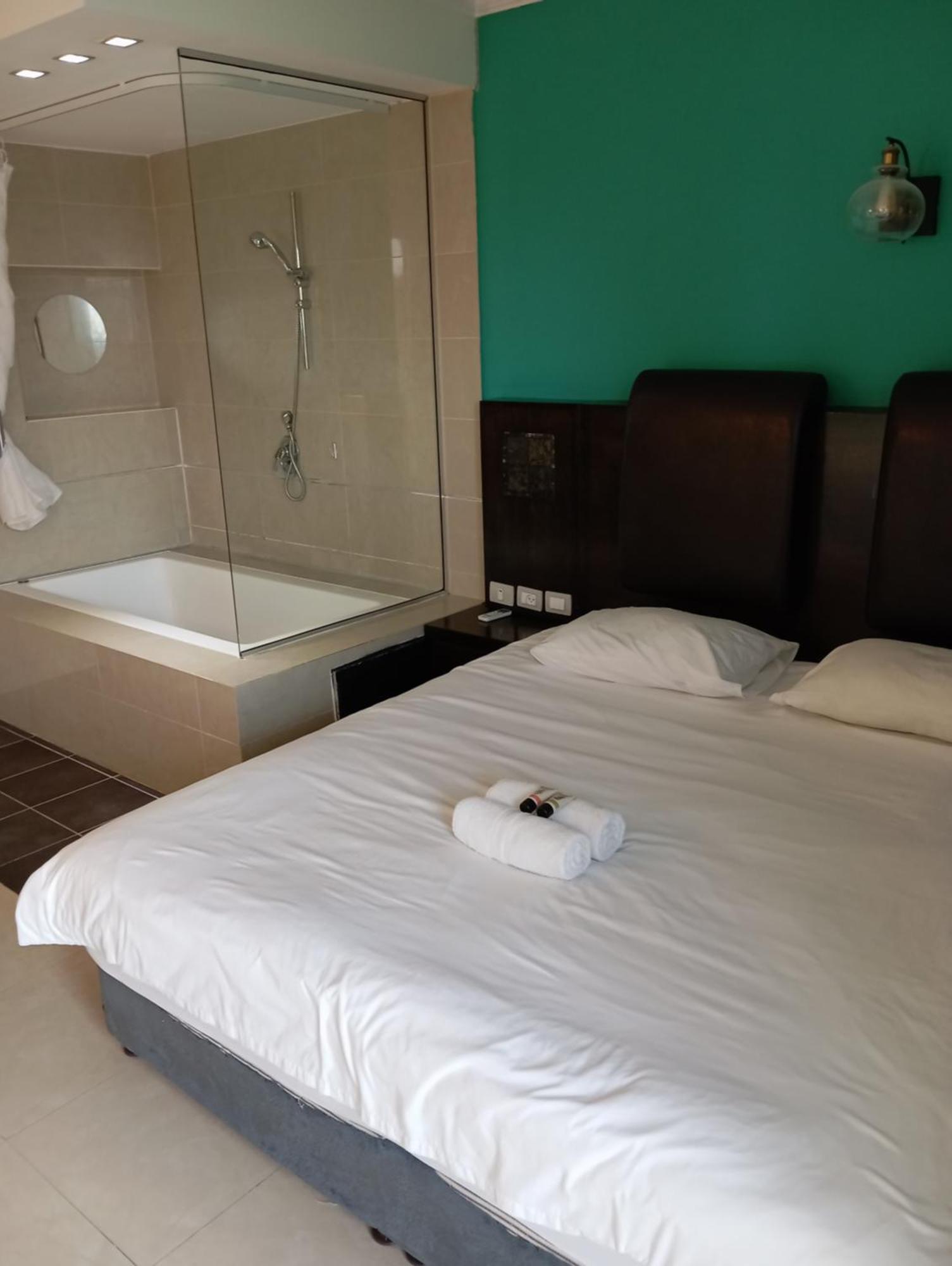 Marina Beach Hotel Tel Aviv Exterior photo