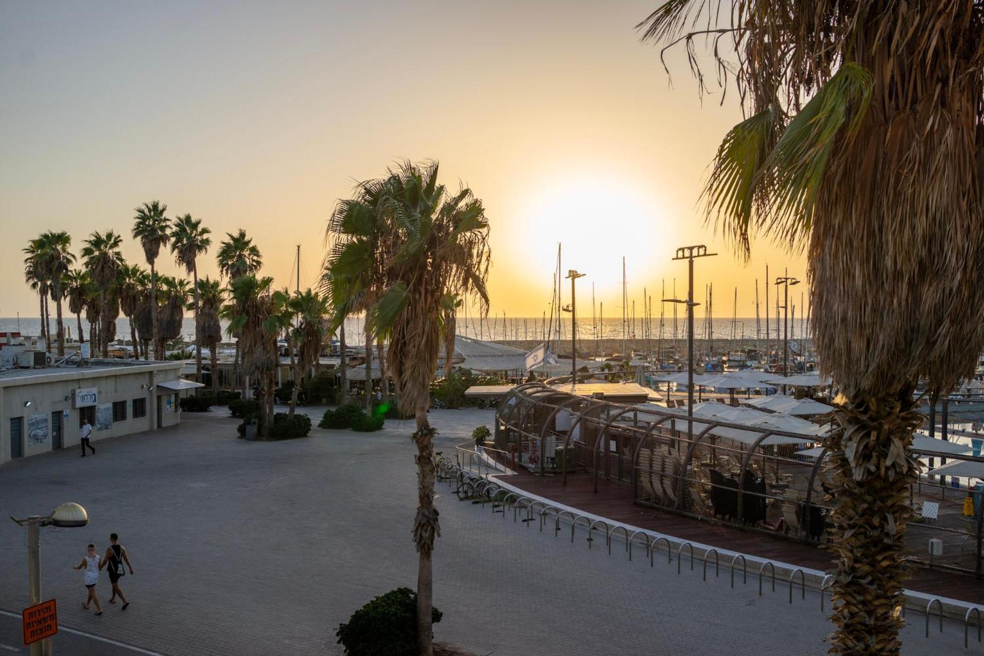 Marina Beach Hotel Tel Aviv Exterior photo